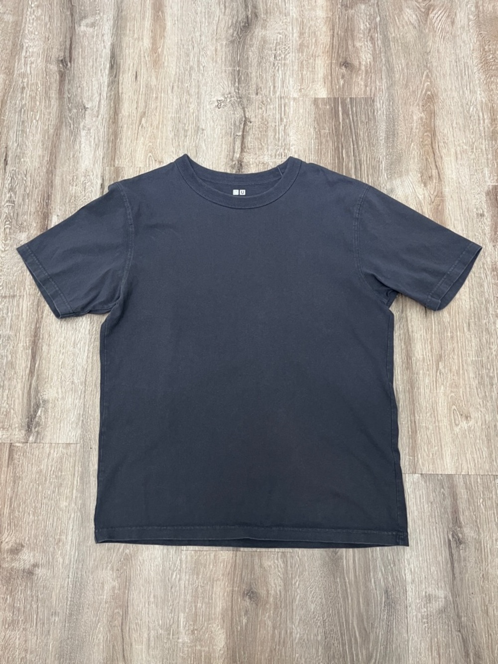 Uniqlo Men's Dark Gray Short Sleeve Crewneck Tee